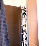 아파트 Free Parking - Premium Bed - Modern Kitchen *