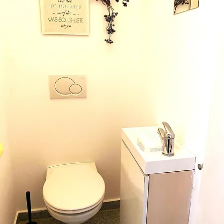 Free Parking - Premium Bed - Modern Kitchen *