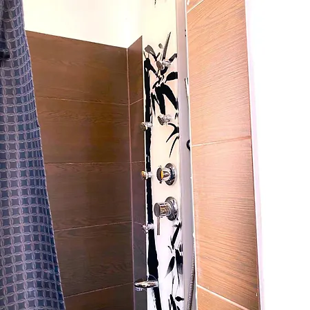 דירה Free Parking - Premium Bed - Modern Kitchen *