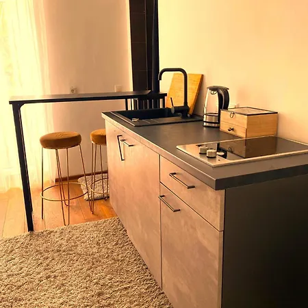 Free Parking - Premium Bed - Modern Kitchen