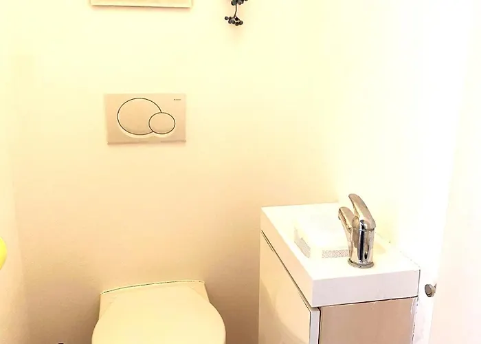 Free Parking - Premium Bed - Modern Kitchen *